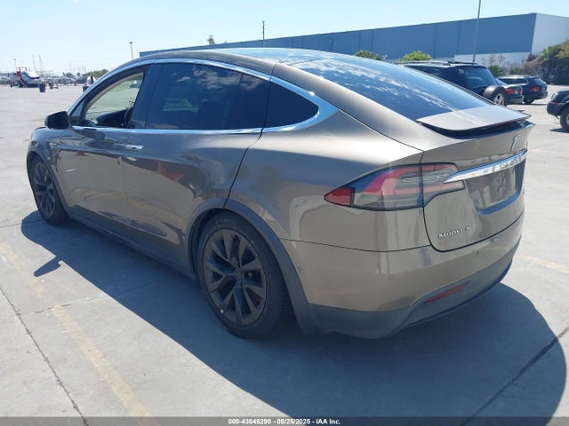 2016 TESLA MODEL X 5YJXCAE42GF002173 Photo 2