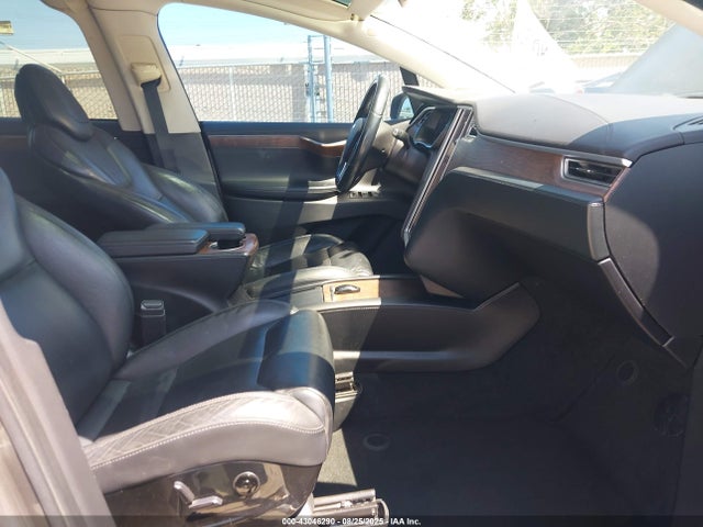 2016 TESLA MODEL X 5YJXCAE42GF002173 Photo 4