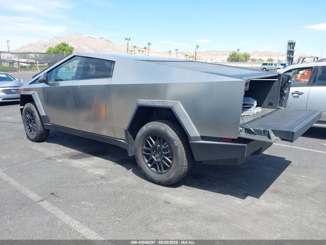 2025 TESLA CYBERTRUCK 7G2CEHED5SA062985 Photo 2
