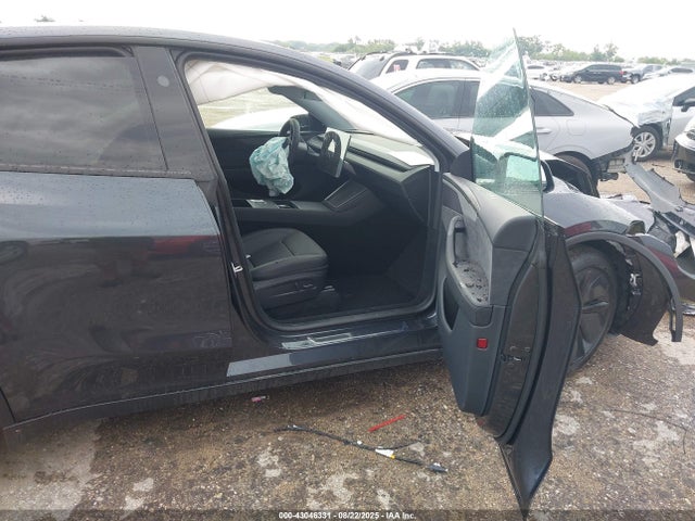 2026 TESLA MODEL Y 7SAYGDEE9TA440217 Photo 4