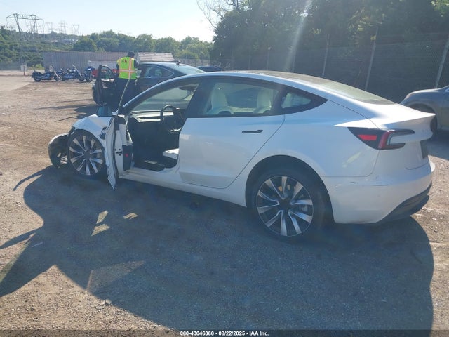 2025 TESLA MODEL 3 5YJ3E1EB1SF874831 Photo 2