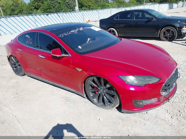 2015 TESLA MODEL S 5YJSA1E42FF102675 Photo 0
