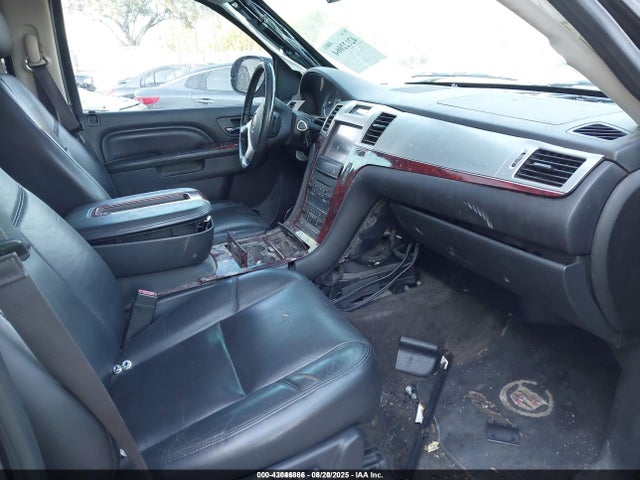 43046886 :رقم المزاد ، 1GYS3BEF0DR200347 vin ، 2013 Cadillac Escalade Luxury مزاد بيع