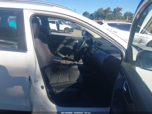 JN1BJ1CR9HW140078 Nissan 2017