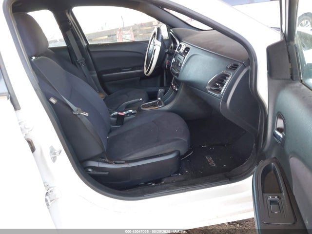 1C3CCBABXEN210166 Chrysler 200