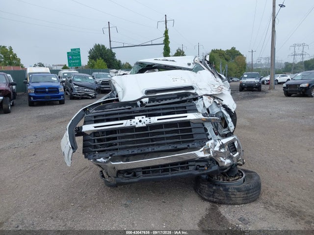 Chevrolet l8t 2024 1GC3YNE74RF132293 Image 12