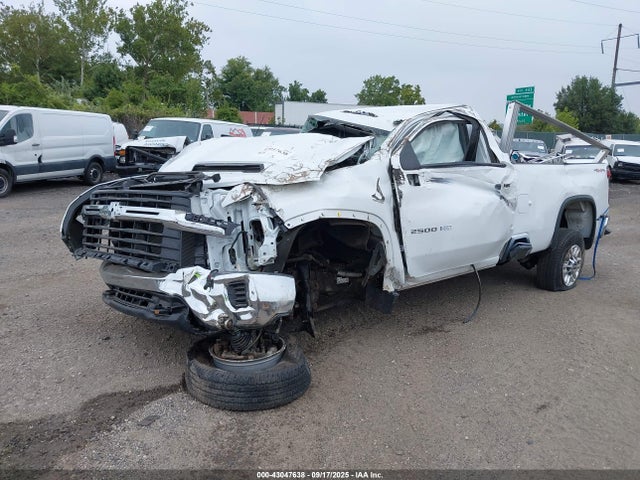 Chevrolet l8t 2024 1GC3YNE74RF132293 Image 2