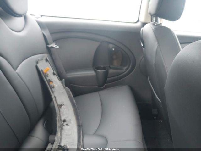 2011 MINI COOPER CLUBMAN WMWZF3C59BT188451 Photo 7