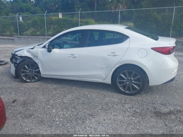 43048105 :رقم المزاد ، 3MZBN1V39JM206416 vin ، 2018 Mazda Mazda3 Touring مزاد بيع