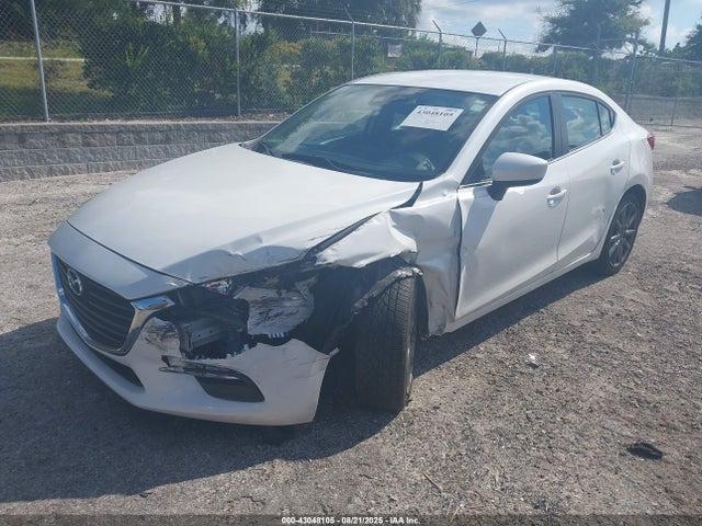 43048105 :رقم المزاد ، 3MZBN1V39JM206416 vin ، 2018 Mazda Mazda3 Touring مزاد بيع
