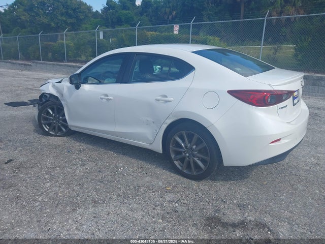 Продажа на аукционе авто 2018 Mazda Mazda3 Touring, vin: 3MZBN1V39JM206416, номер лота: 43048105