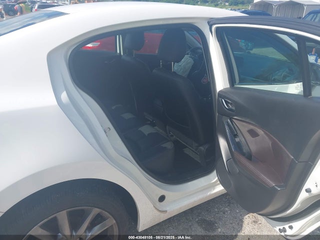 43048105 :رقم المزاد ، 3MZBN1V39JM206416 vin ، 2018 Mazda Mazda3 Touring مزاد بيع