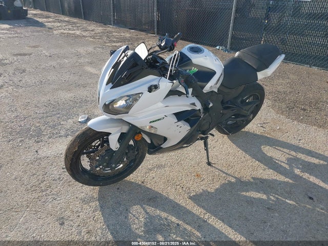 Kawasaki Ninja 650 2015 JKAEXEE10FDA18903 Image 2