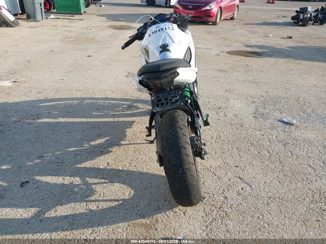 Kawasaki Ninja 650 2015 JKAEXEE10FDA18903 Image 6