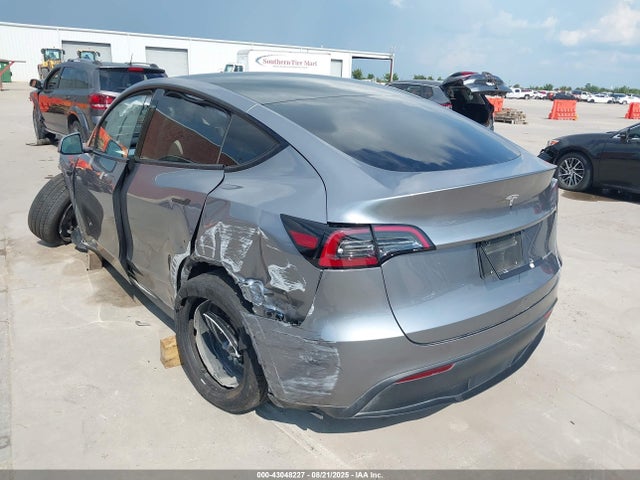 2025 TESLA MODEL Y 7SAYGDEE9SA347647 Photo 2