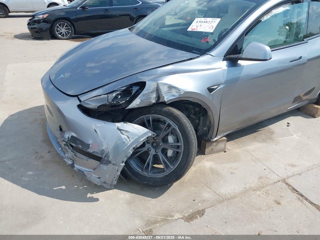 2025 TESLA MODEL Y 7SAYGDEE9SA347647 Photo 5