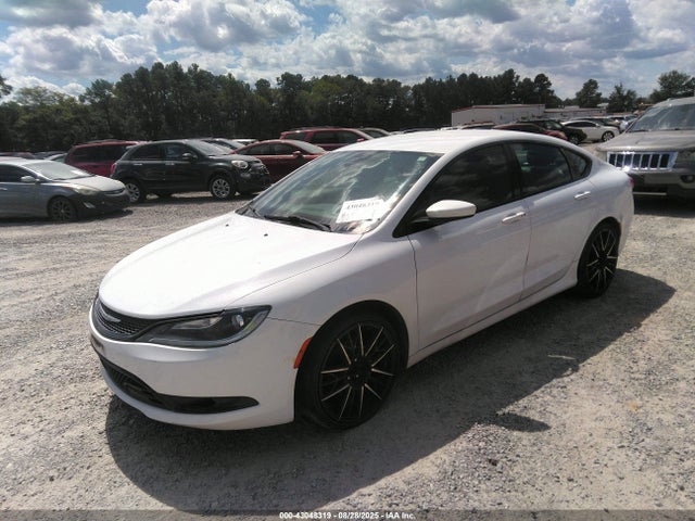 Chrysler 200 2015 1C3CCCBB7FN732937 Image 2