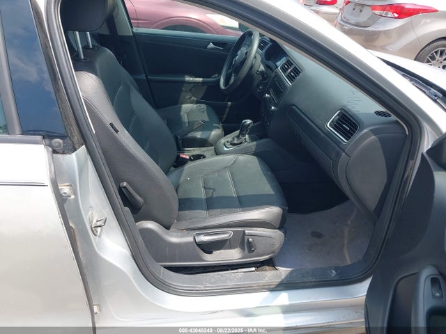 3VWD17AJ1EM270967 Volkswagen Jetta