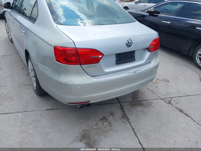 3VWD17AJ1EM270967 Volkswagen Jetta