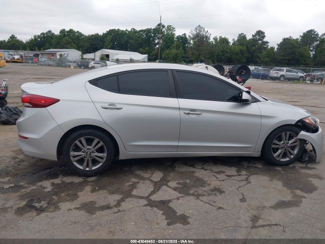5NPD84LF1HH047988 Hyundai Elantra