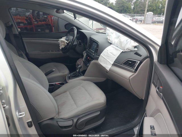 5NPD84LF1HH047988 Hyundai Elantra