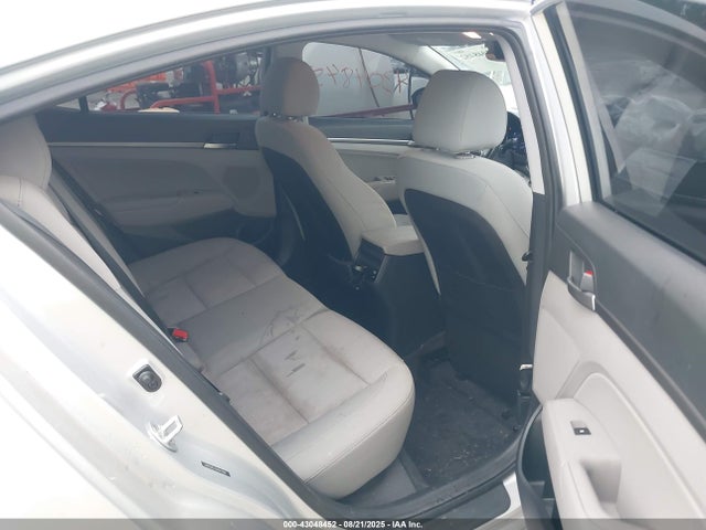 5NPD84LF1HH047988 Hyundai Elantra