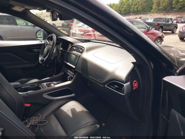 2017 JAGUAR F-PACE SADCM2BVXHA098471 Photo 4