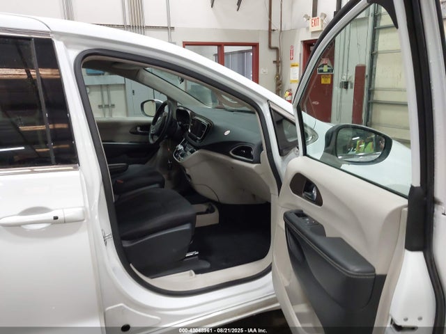 Chrysler Voyager Lx 2022 2C4RC1CG3NR204298 Image 5