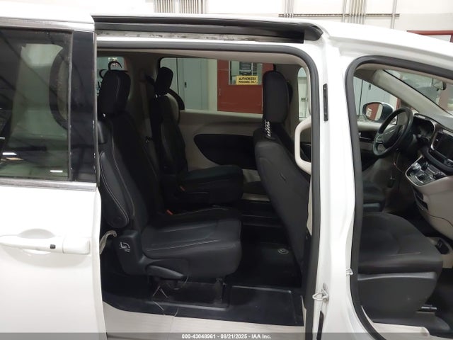 Chrysler Voyager Lx 2022 2C4RC1CG3NR204298 Image 8