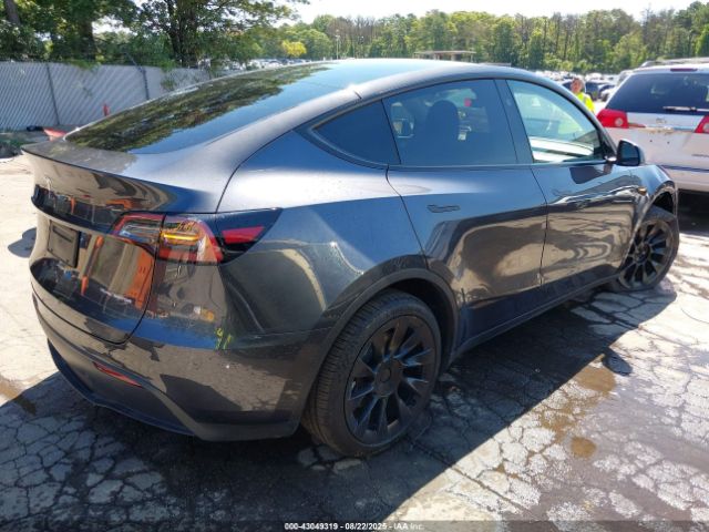 2025 TESLA MODEL Y 7SAYGDEE5SA365868 Photo 3