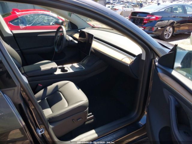 2025 TESLA MODEL Y 7SAYGDEE5SA365868 Photo 4