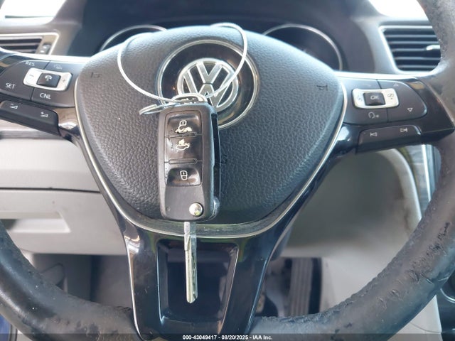 1VWBT7A30GC021633 Volkswagen 2016