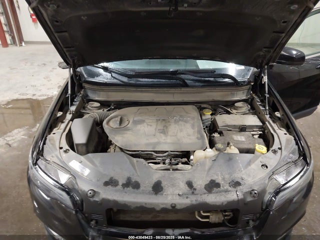 1C4PJMDX1KD282106 Jeep Cherokee