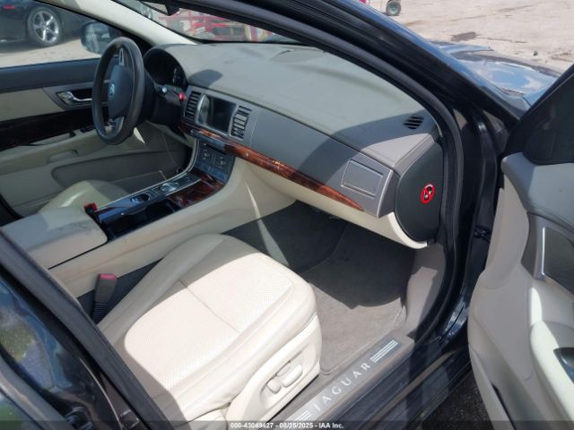 2011 JAGUAR XF SAJWA0GBXBLR94528 Photo 4