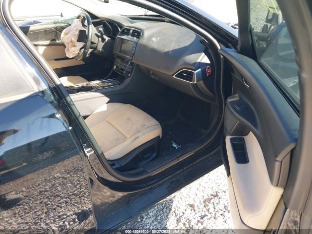 2017 JAGUAR XE SAJAR4BG3HA969505 Photo 4