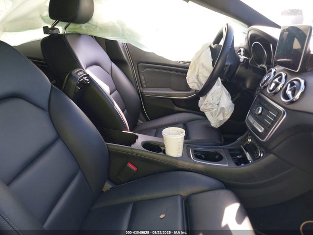 Mercedes-Benz m270 2019 WDCTG4EB0KU004159 Image 5