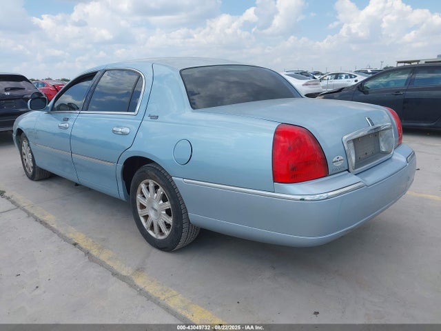 2009 LINCOLN TOWN CAR 2LNHM82V39X636940 Photo 2
