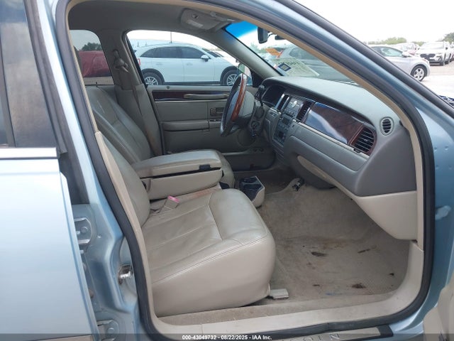 2009 LINCOLN TOWN CAR 2LNHM82V39X636940 Photo 4