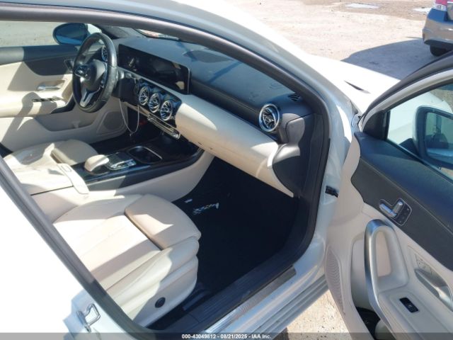 2020 MERCEDES-BENZ A 220 W1K3G4EB7LJ227961 Photo 4