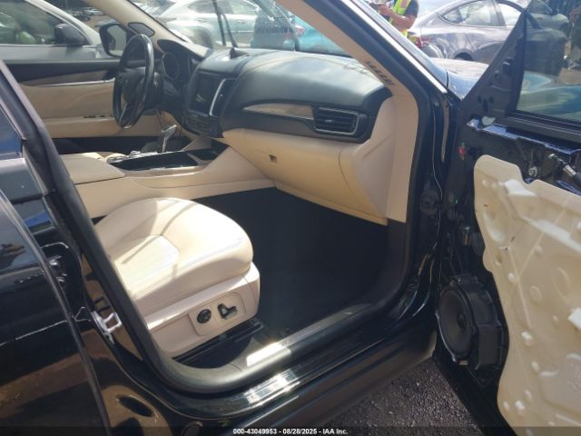 2019 MASERATI LEVANTE ZN661XUL9KX322634 Photo 4