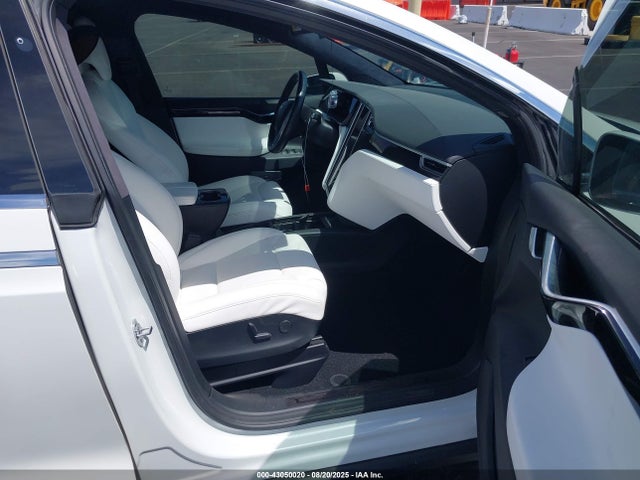5YJXCDE2XHF076555 Tesla MODEL X