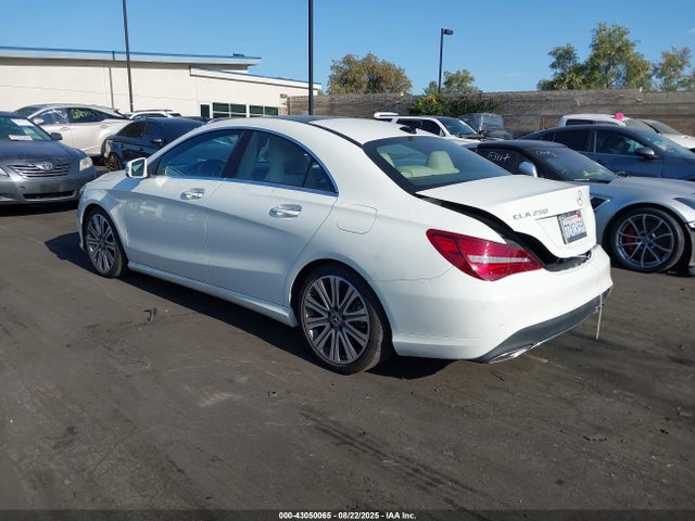Mercedes-Benz m270 2018 WDDSJ4EB0JN535959 Image 3