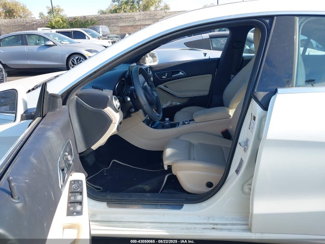 Mercedes-Benz m270 2018 WDDSJ4EB0JN535959 Image 5