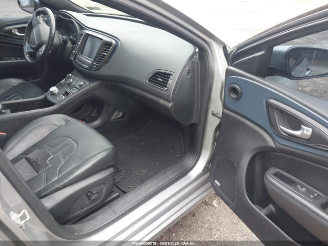 1C3CCCBG8FN682576 Chrysler 200