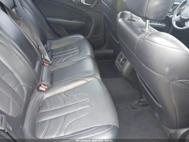 1C3CCCBG8FN682576 Chrysler 200