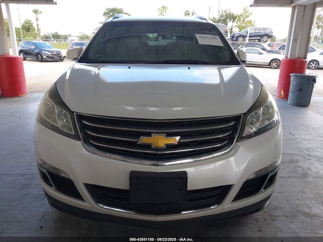 43051180 :رقم المزاد ، 1GNKRHKD3HJ156592 vin ، 2017 Chevrolet Traverse 2lt مزاد بيع