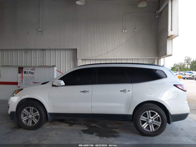 43051180 :رقم المزاد ، 1GNKRHKD3HJ156592 vin ، 2017 Chevrolet Traverse 2lt مزاد بيع