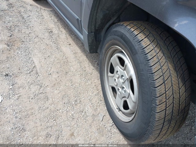 1C4NJPBA4GD670221 Jeep 2016