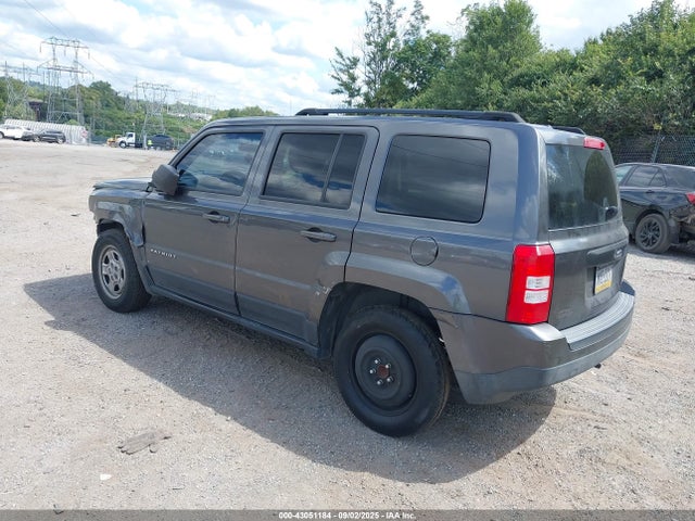 1C4NJPBA4GD670221 Jeep 2016