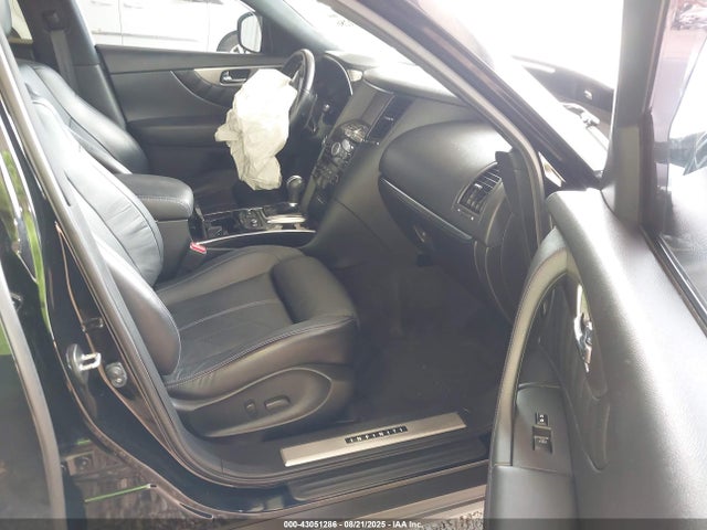 JN8CS1MU0HM142710 Infiniti QX70